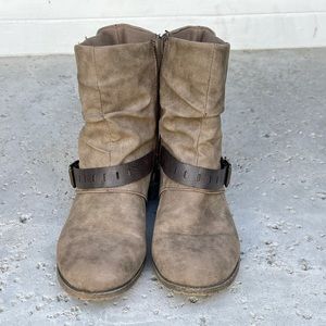 Women’s Size 6 - 6.5 ankle boots